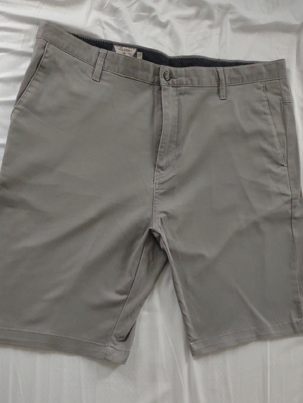 Volcom Men's Light Gray Flat-Front Shorts
